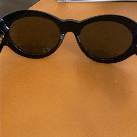 Louis Vuitton sunglasses - Picture 4 of 5